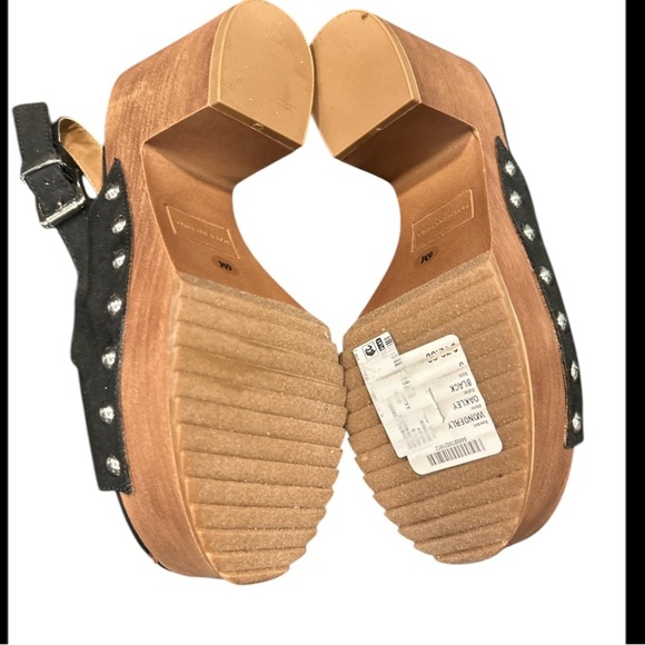 Wonderly Oakley Style Black Platform NWOB clog sandals, size 6M. - Picture 5 of 6